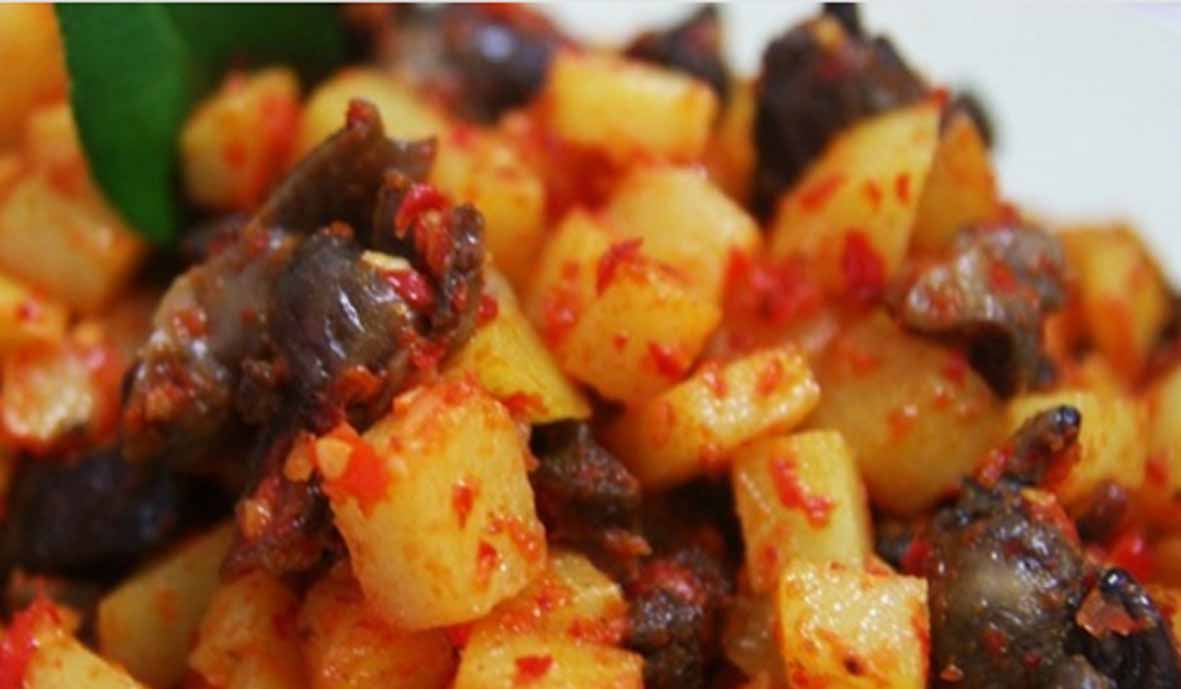 sambal goreng kentang ati dan petai makanna khas jawa timur saat lebaran
